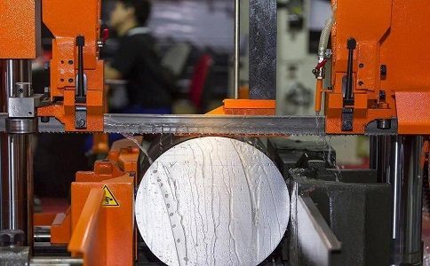都江堰立式金属带锯床切削出现跑带故障解决方法！